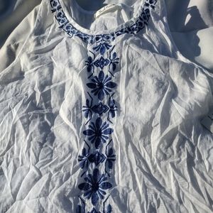 Solitaire Embroider Tunic Top size Small
